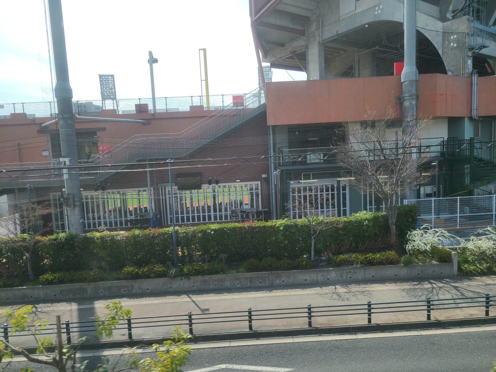 ＪＲ山陽本線広島駅手前のマツダスタジアム②