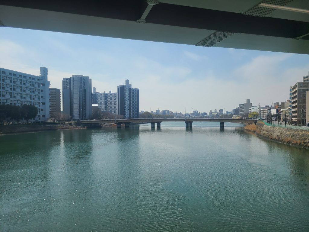ＪＲ山陽本線横川駅近辺の車窓