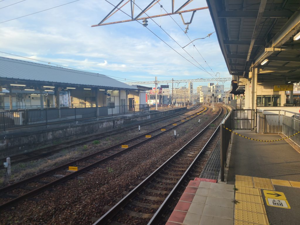 ＪＲ山陽本線下関駅ホーム写真