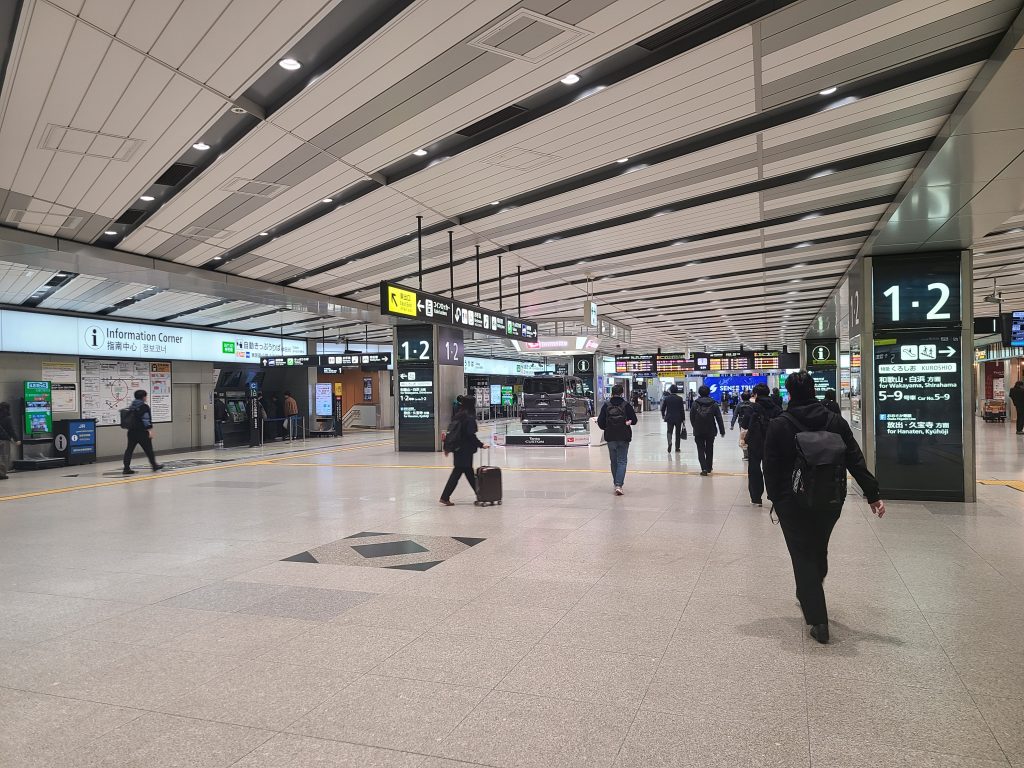 東海道新幹線新大阪駅コンコース