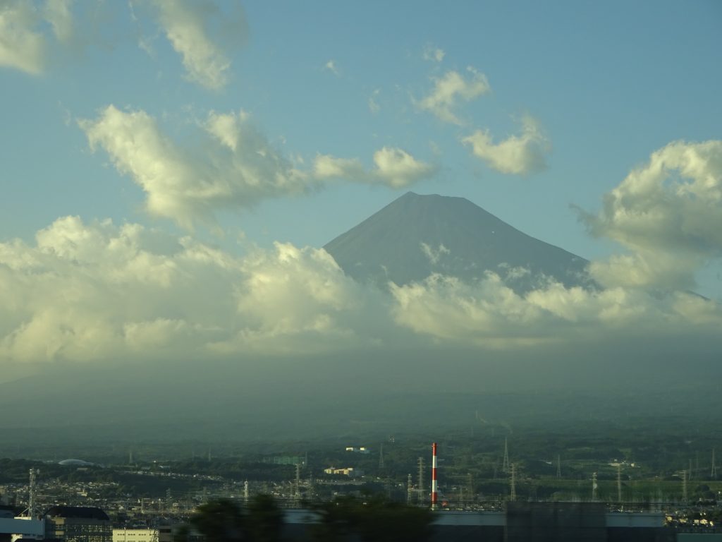東海道新幹線（静岡ー新富士間の車窓）富士山①