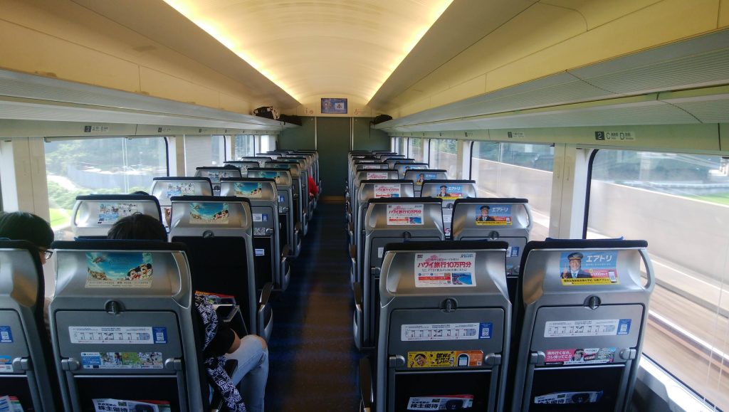 京成スカイライナー車内