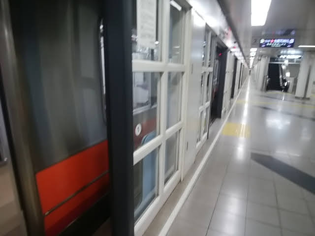 京都市営地下鉄東西線六地蔵駅の様子