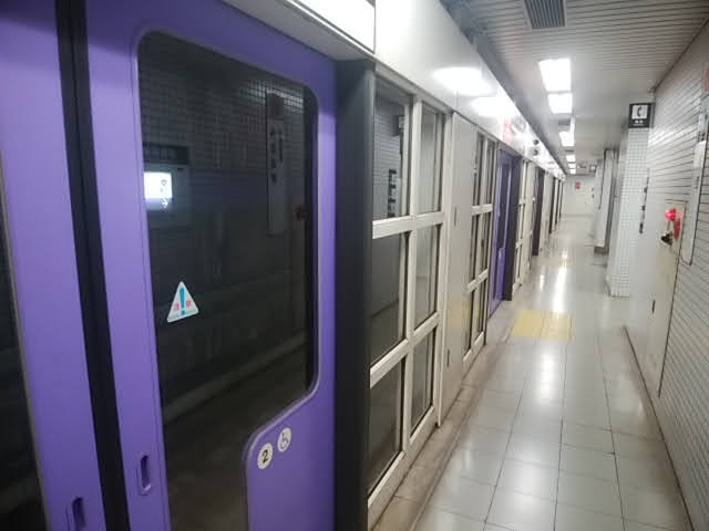 京都市営地下鉄東西線御陵駅のホーム写真②