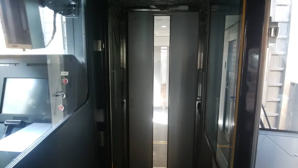 うずしお号貫通路①