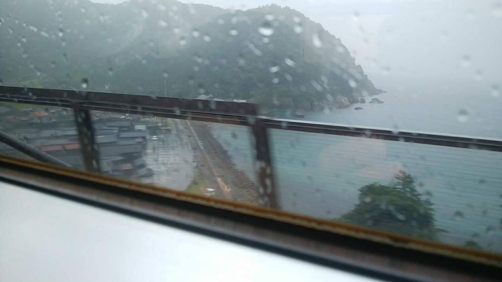 餘部鉄橋からの日本海車窓