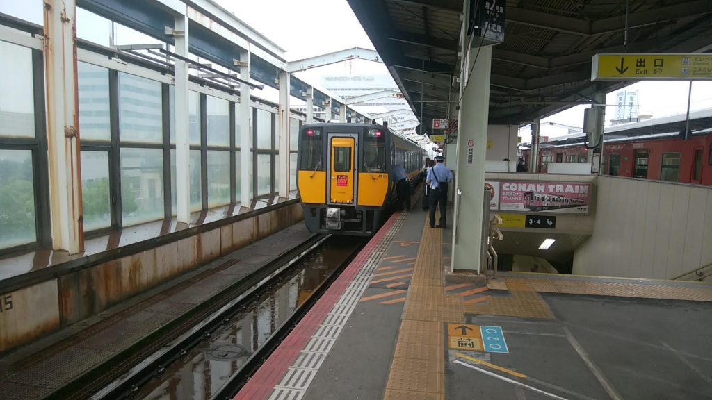 鳥取駅に停車するスーパーいなば岡山ゆきです。