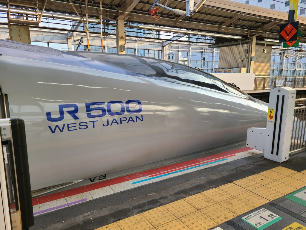 岡山駅の停車する500系こだま号