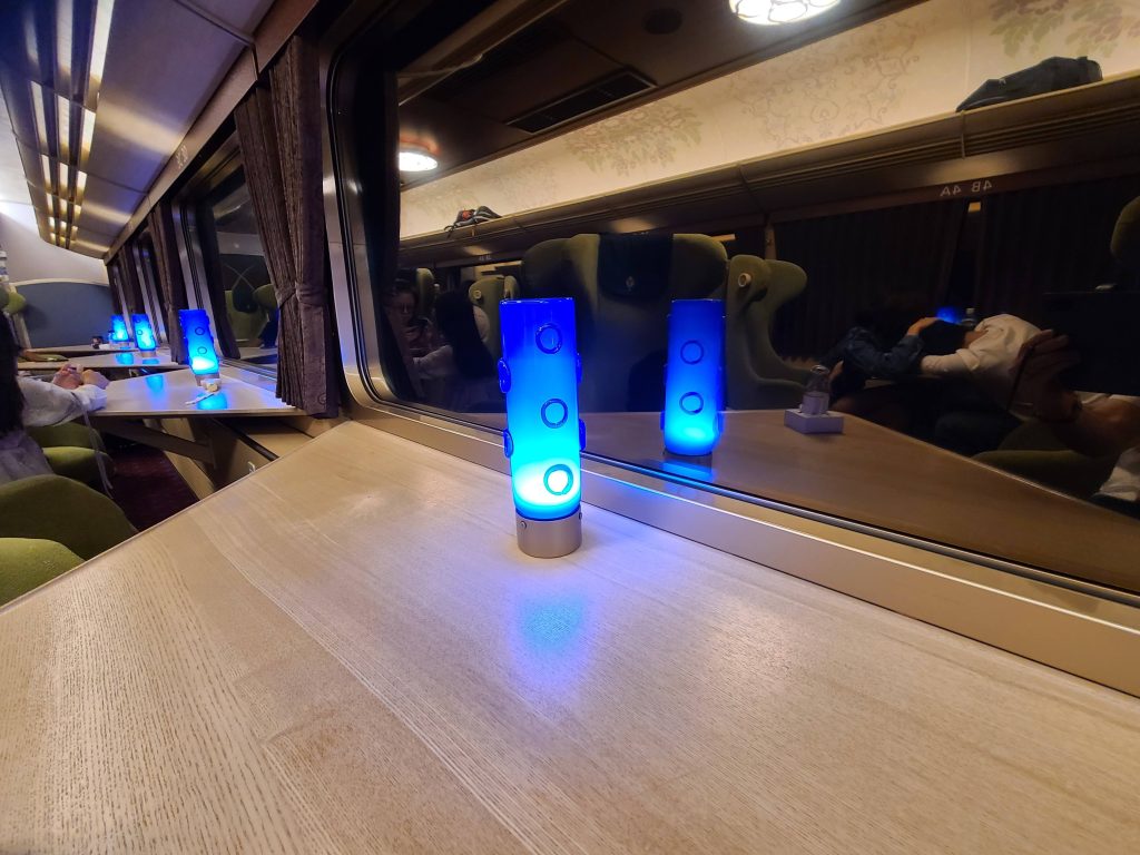 近鉄特急あをによし車内（ツインシート）車窓（トンネル走行時）