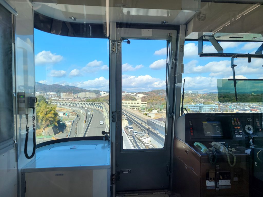大阪モノレール彩都線豊川ー彩都西間前面車窓
