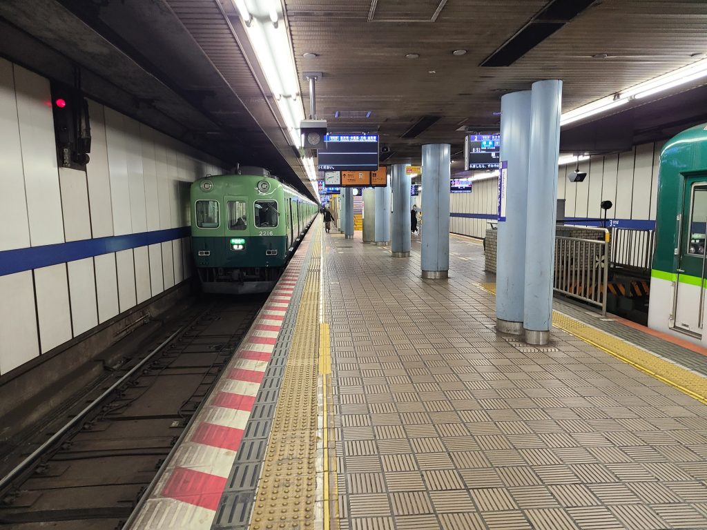 京阪淀屋橋駅ホーム