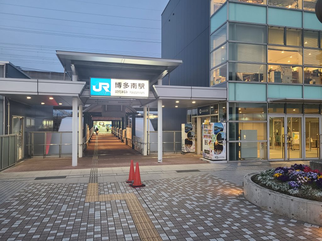 博多南駅入口および駅ビル