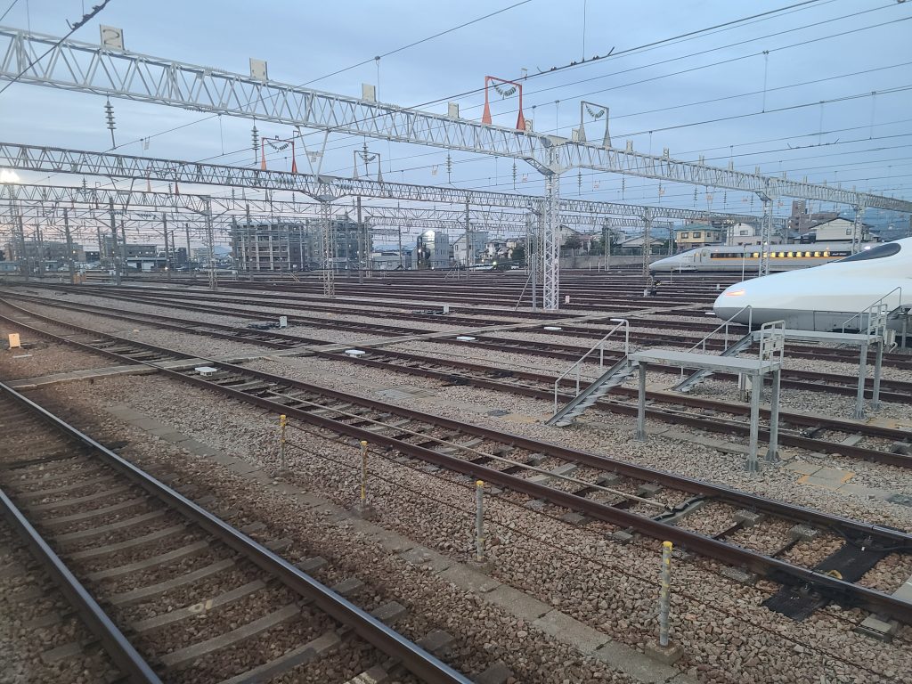 博多南駅からみた博多総合車両所