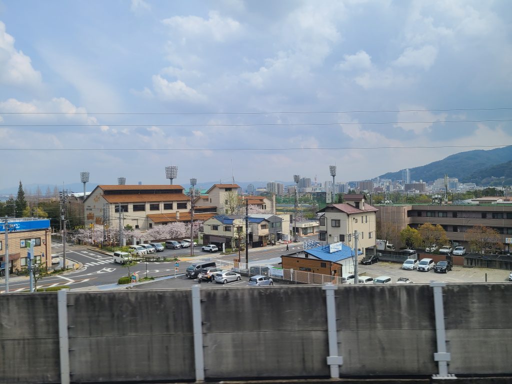ＪＲ湖西線大津京駅からの車窓