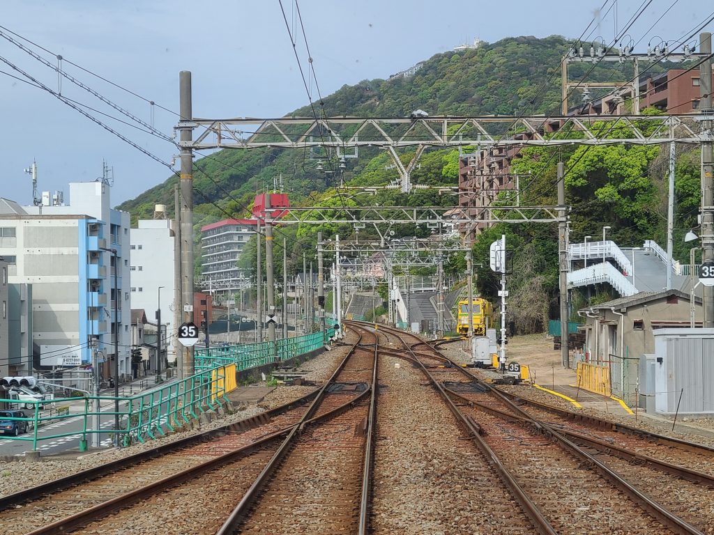 山陽須磨駅を出発した直後の前面車窓