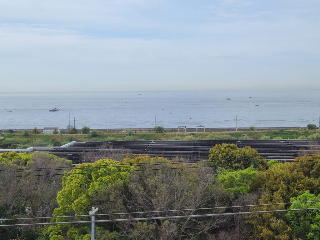 山陽電鉄滝の茶屋駅付近から瀬戸内海