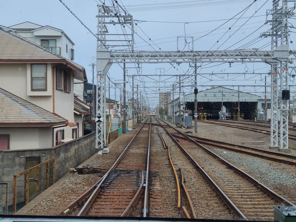 山陽電車東二見駅付近の車窓