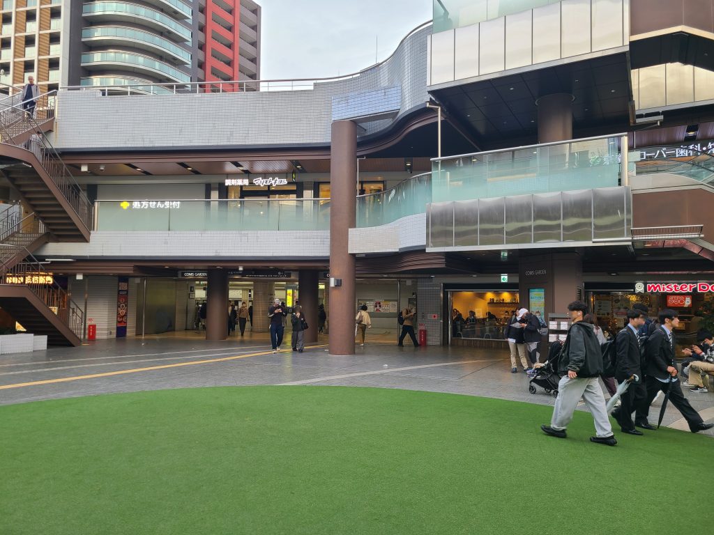 大阪メトロ長堀鶴見緑地線の京橋駅のコムズガーデン