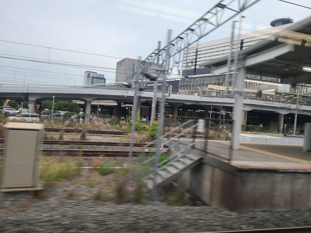 ＪＲ東海道本線（京都線）からみた新幹線：新大阪駅