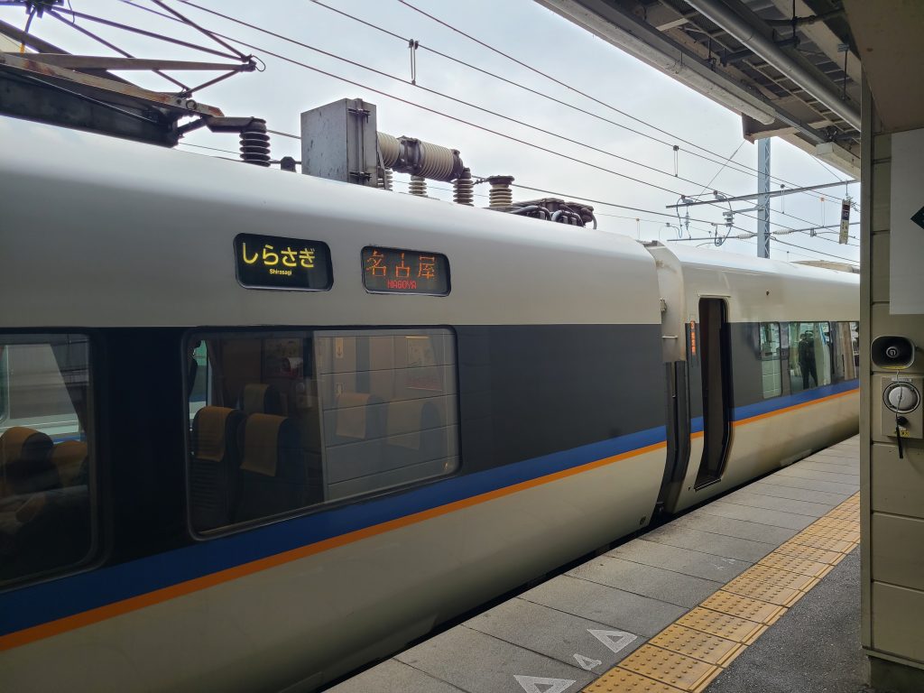 特急しらさぎ２号側面