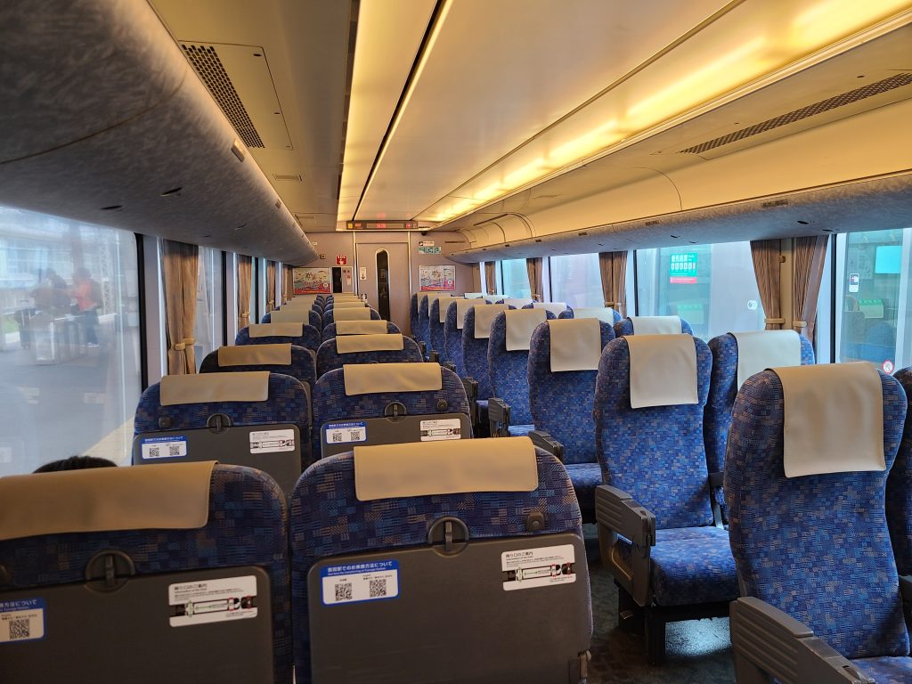 特急しらさぎ２号車内（683系1500番台）