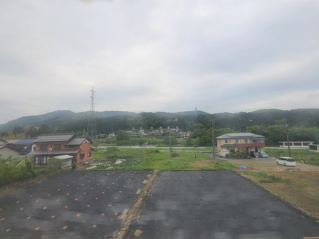 ＪＲ東海道本線関ケ原駅付近車窓（関ケ原古戦場の看板あり）