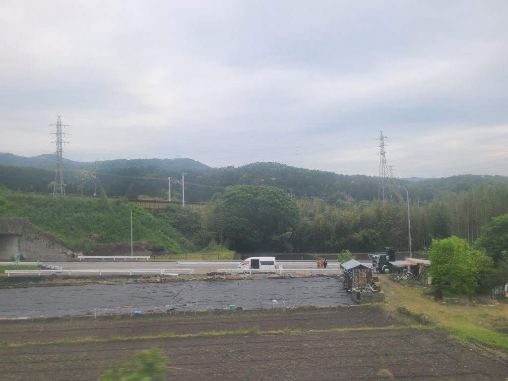 関ケ原駅付近（新垂井線の築堤）車窓