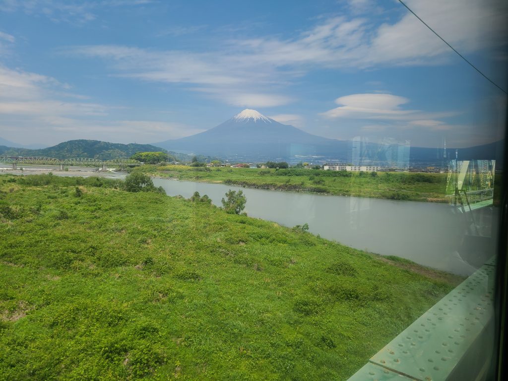 ＪＲ東海道本線（富士川ー富士間）富士川橋梁からの富士山