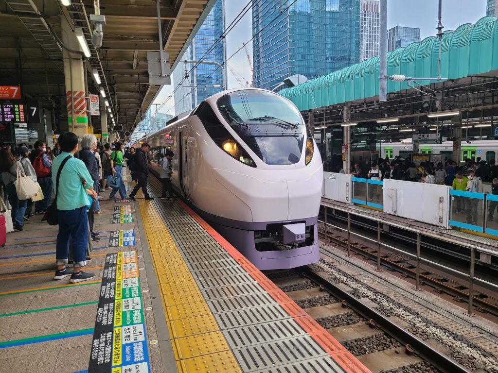 東京駅に到着した常磐線：特急ひたち号