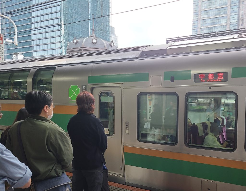 宇都宮線宇都宮行き5号車グリーン車側面