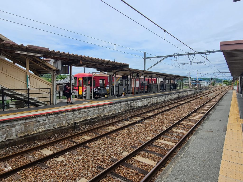 神戸電鉄・ＪＲ・北条鉄道粟生駅の構内