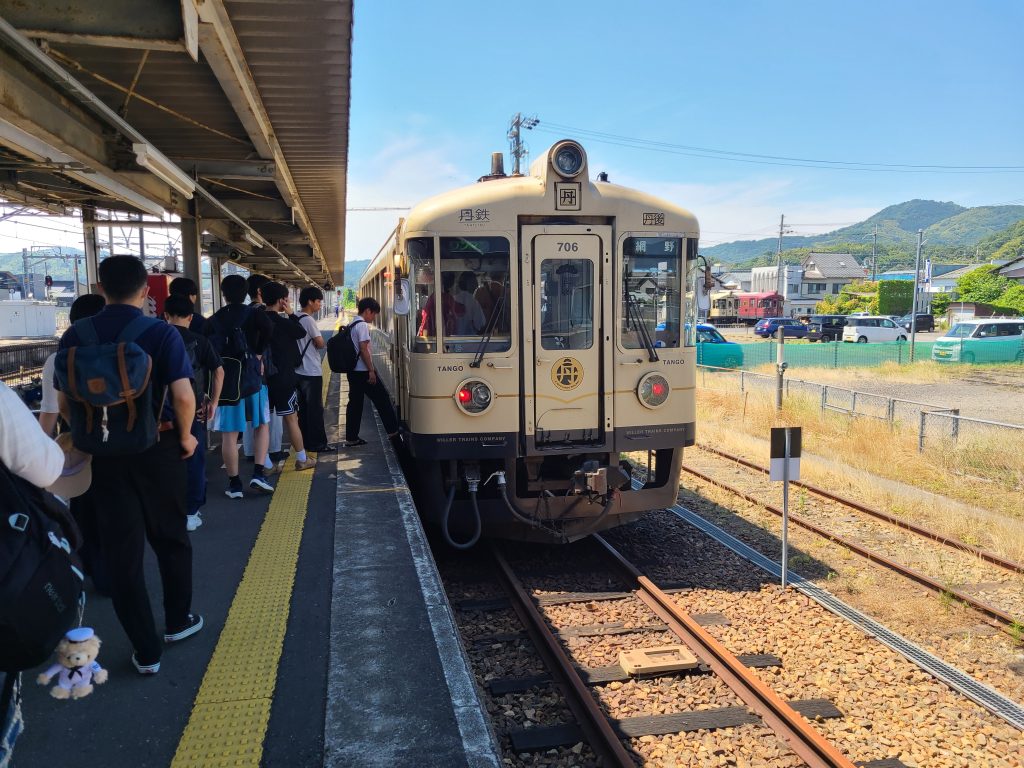 北近畿タンゴ鉄道宮舞線西舞鶴駅に停車する網野ゆき