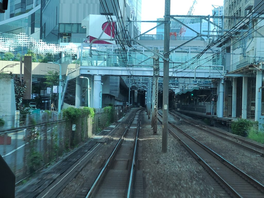 山手線渋谷駅到着直前車窓