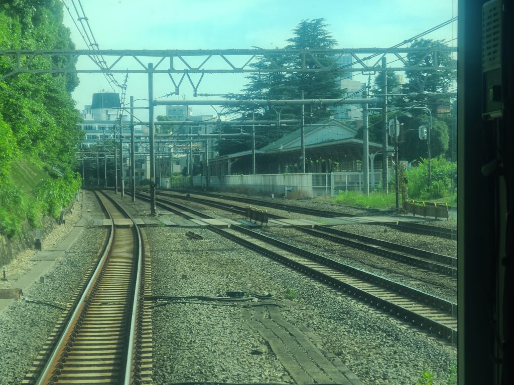 原宿駅付近前面車窓