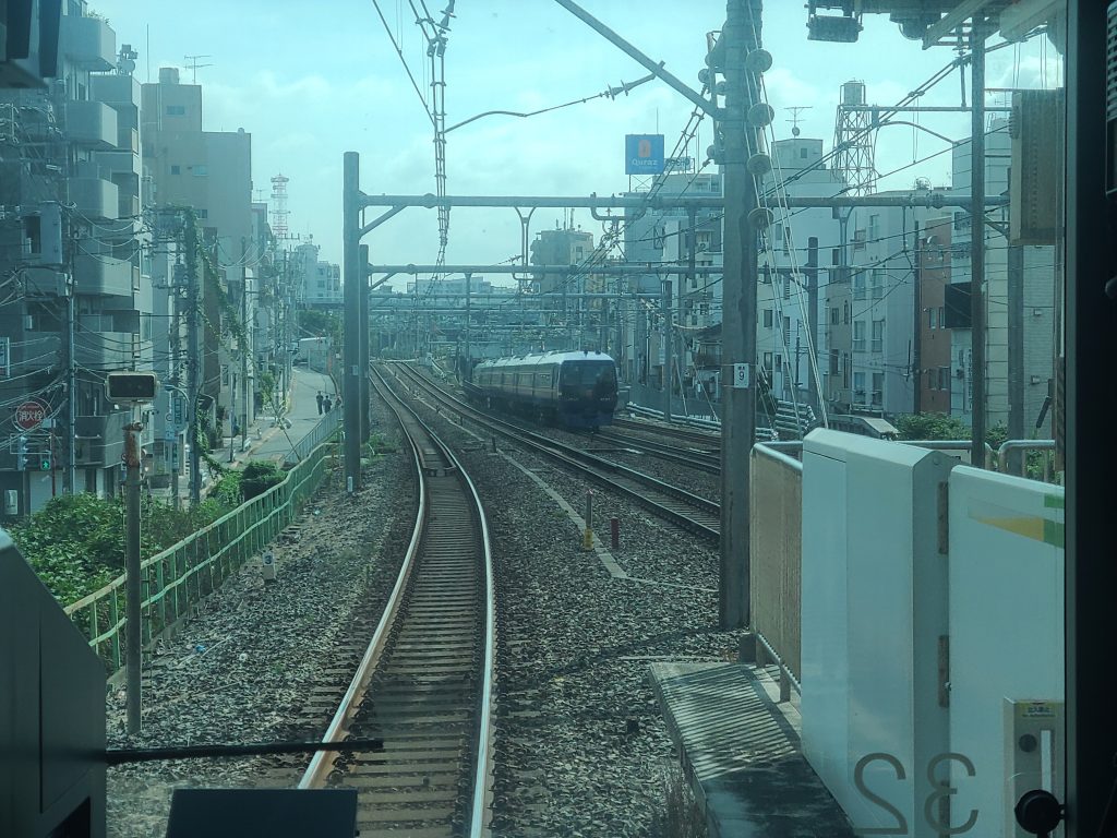 山手線駒込駅付近前面車窓