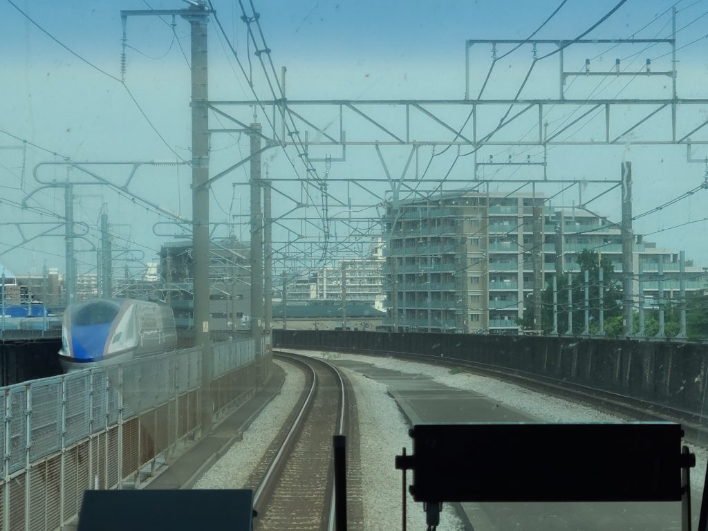 埼京線北赤羽駅を出発する時の前面車窓