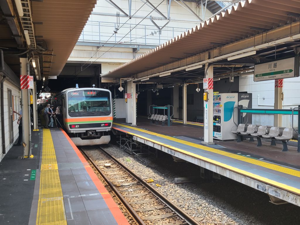 川越駅に停車する高麗川ゆき列車