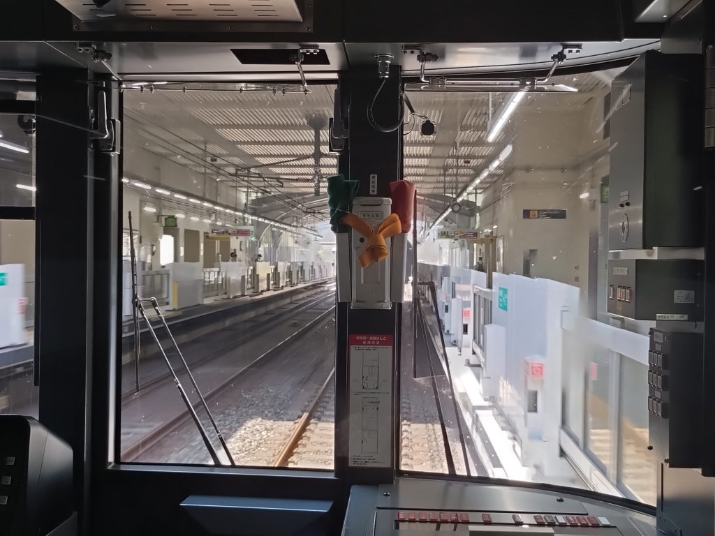 神戸市営地下鉄妙法寺駅の車窓