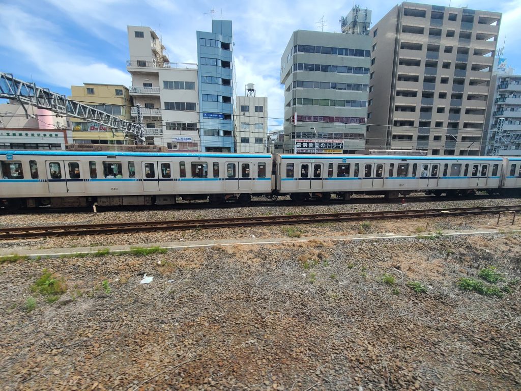 中野付近を走行する東京メトロ東西線