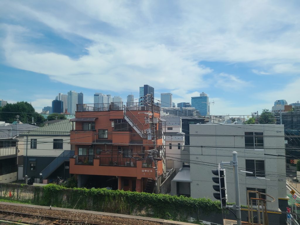 中央線中野付近車窓(新宿の高層ビル群)