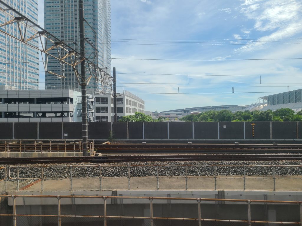 京葉線海浜幕張駅付近車窓