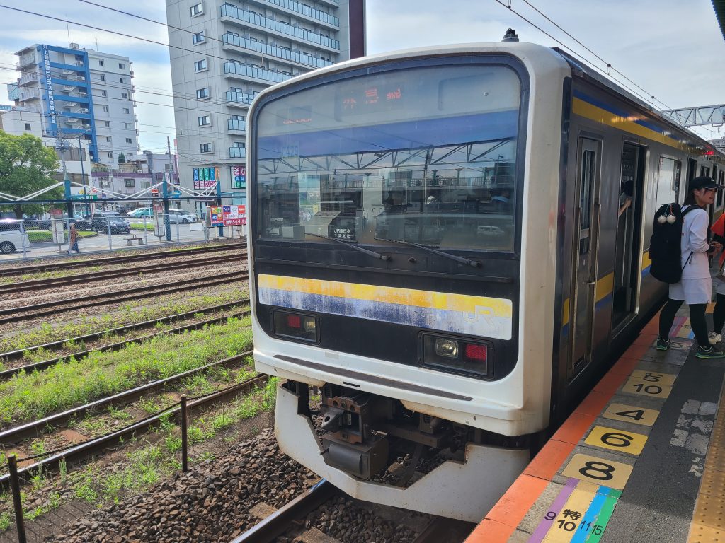 蘇我駅に停車する普通千葉ゆき