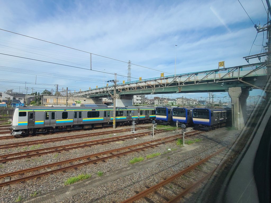 ＪＲ総武線幕張本郷駅付近の幕張車両センター