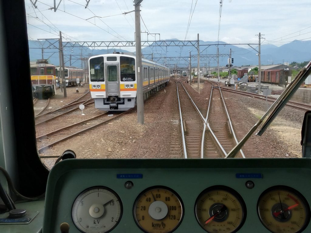 三岐鉄道三岐線保々駅構内（5000系車両）