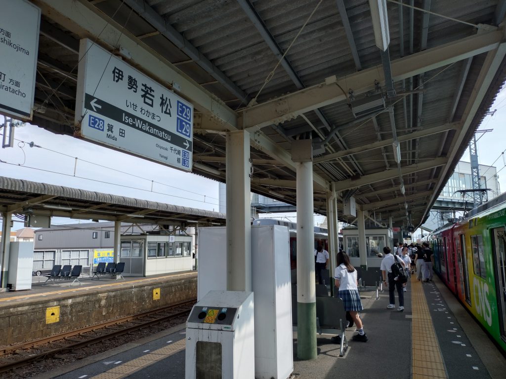 近鉄鈴鹿線伊勢若松駅駅名標