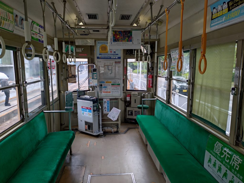 広島電鉄352系車内