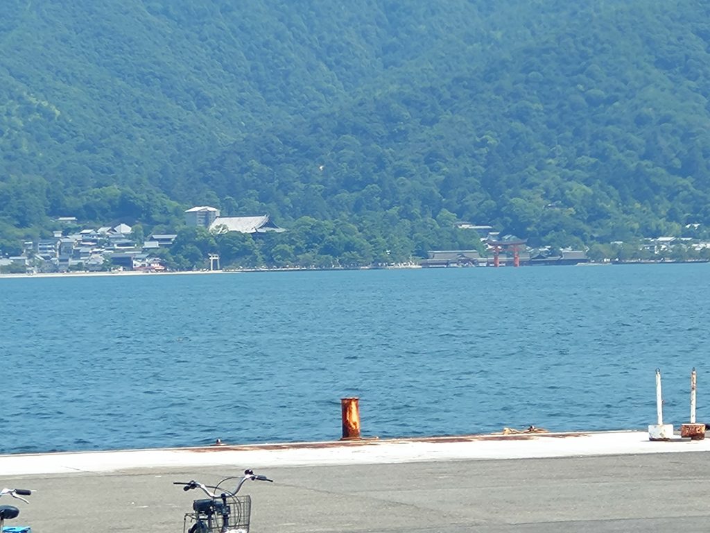 広島電鉄広電宮島口からみた厳島神社の鳥居