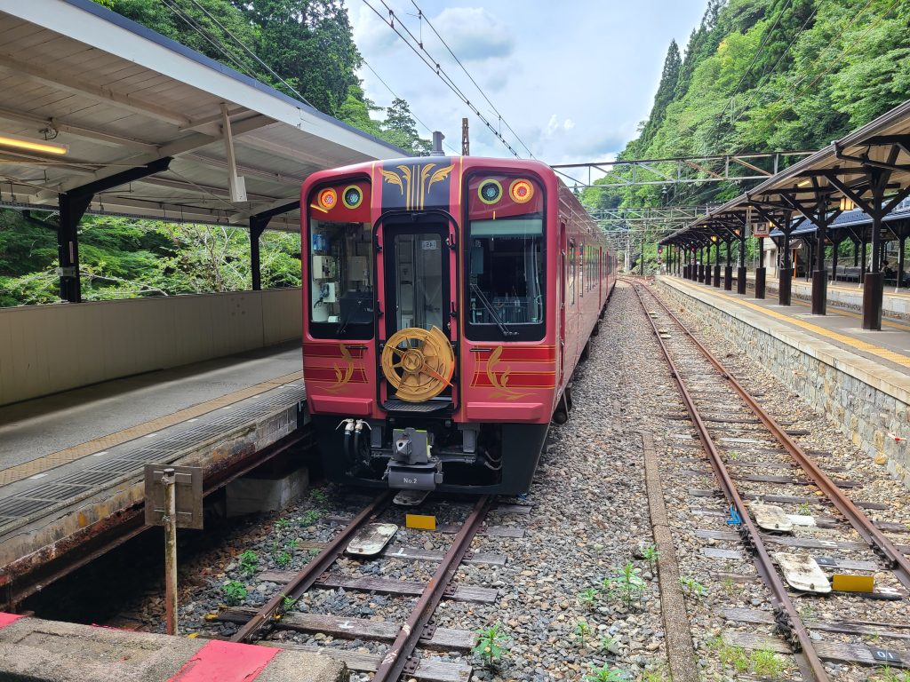 極楽橋に停車するグラン天空なんばゆき