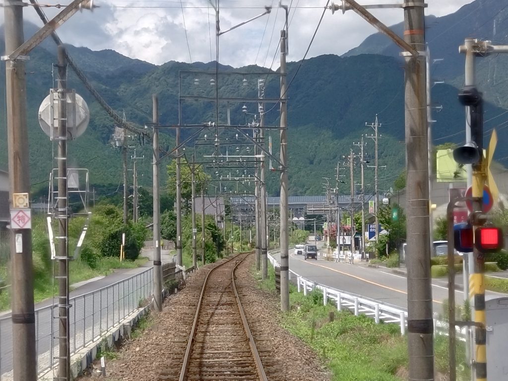 近鉄湯の山線湯の山温泉-大羽根園間車窓（鈴鹿山脈がみえる車窓）