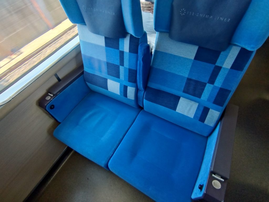 伊勢志摩ライナーのレギュラーシート座席
